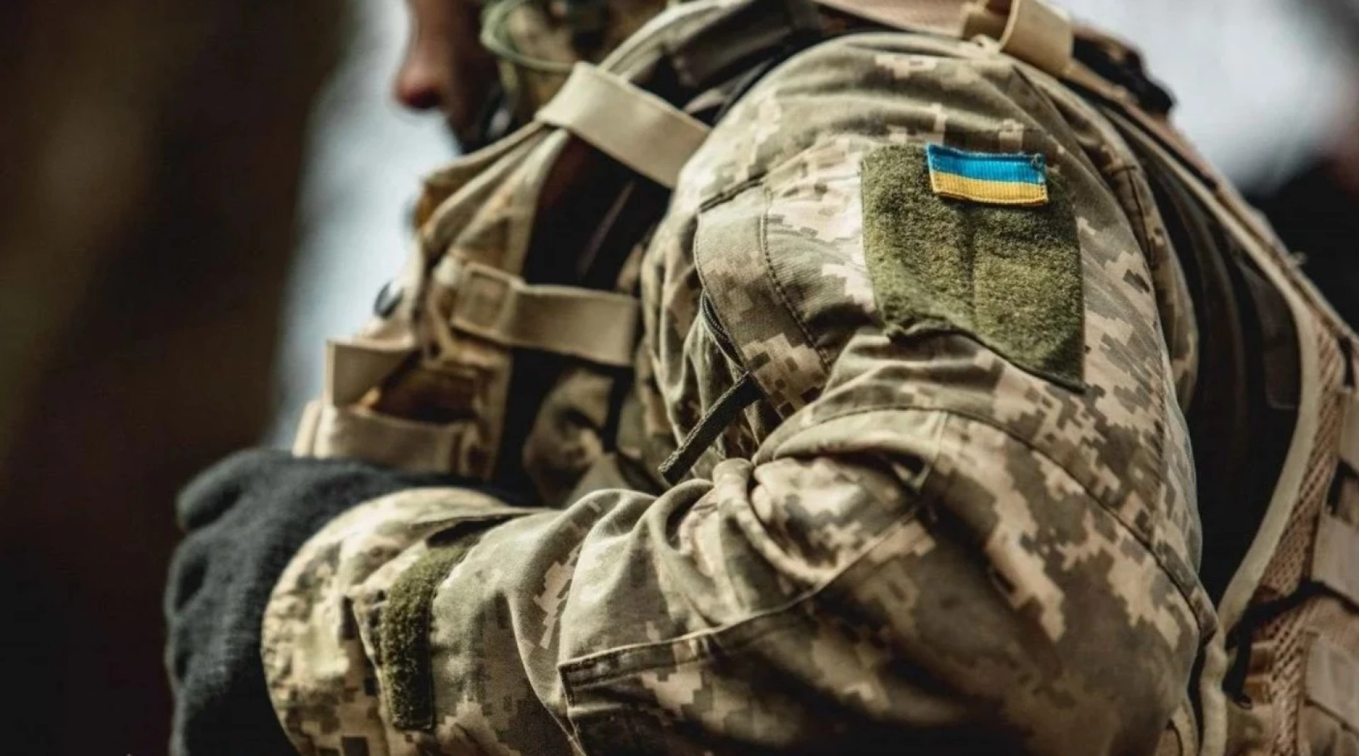 Заступник командира військової частини погодив незаконні виплати бойових на майже 900 тисяч гривень