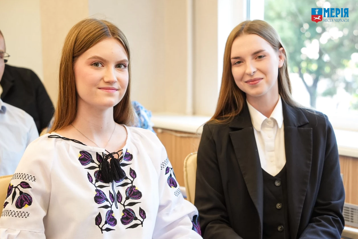 У Черкасах відзначили найуспішніших учнів та їхніх наставників