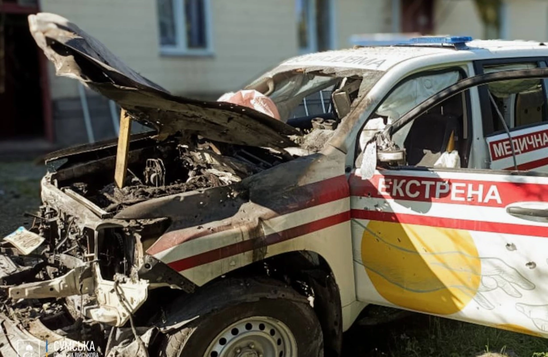 Прицільним ударом росіяни знищили автомобіль медиків на Сумщині