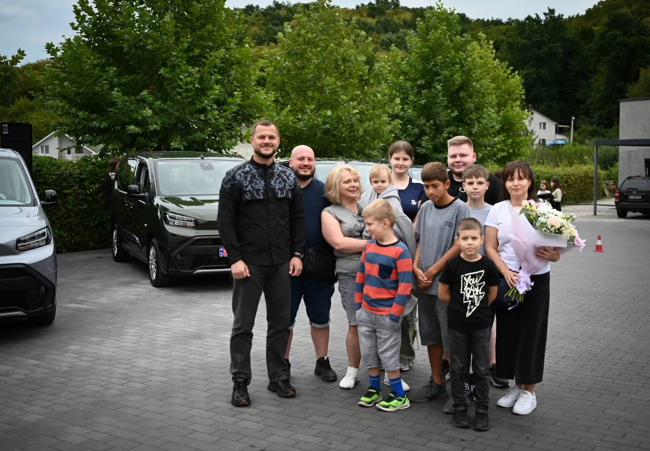 На Київщині передали автомобілі для дитячих будинків сімейного типу