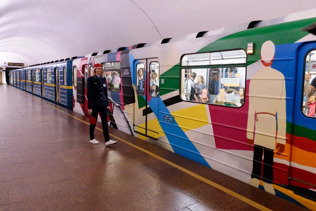 У столичному метрополітені запустили артпоїзд «Малевич»