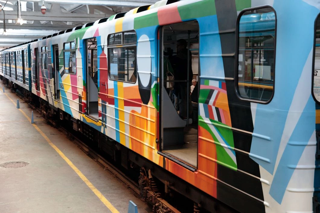 У столичному метрополітені запустили артпоїзд «Малевич»