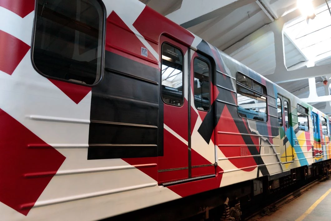 У столичному метрополітені запустили артпоїзд «Малевич»