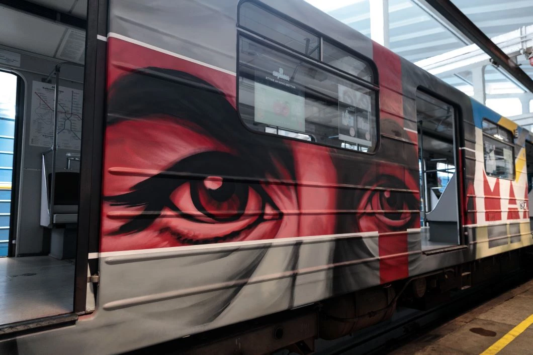 У столичному метрополітені запустили артпоїзд «Малевич»