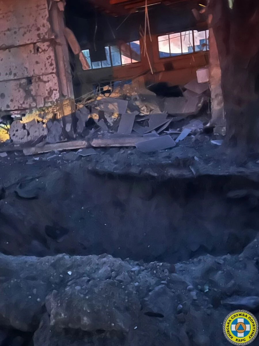 Комунальні служби ліквідовують наслідки нічної атаки на Київ