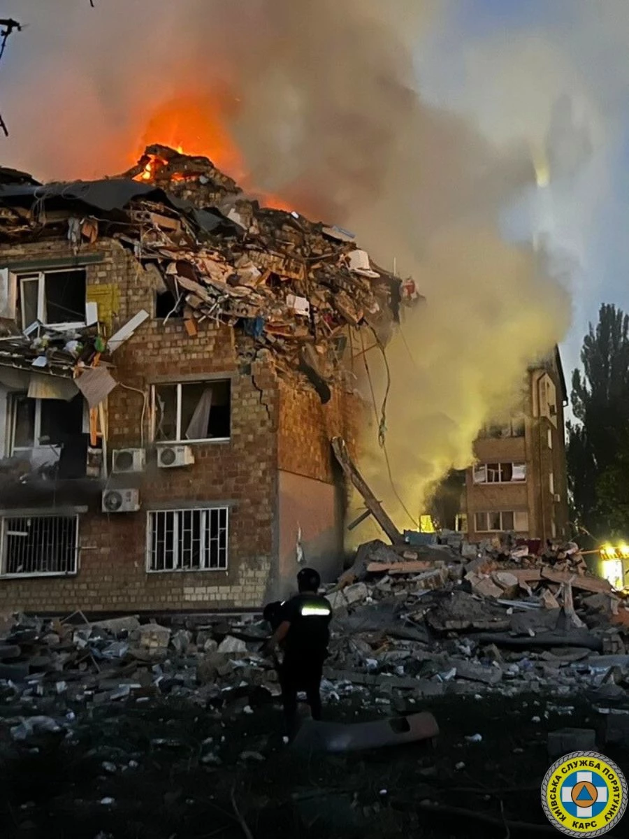 Комунальні служби ліквідовують наслідки нічної атаки на Київ