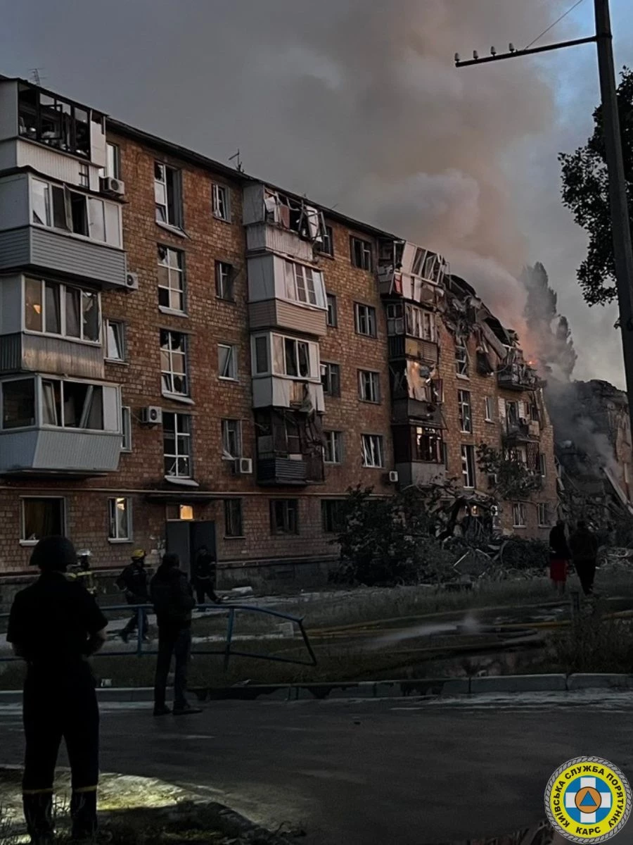 Комунальні служби ліквідовують наслідки нічної атаки на Київ
