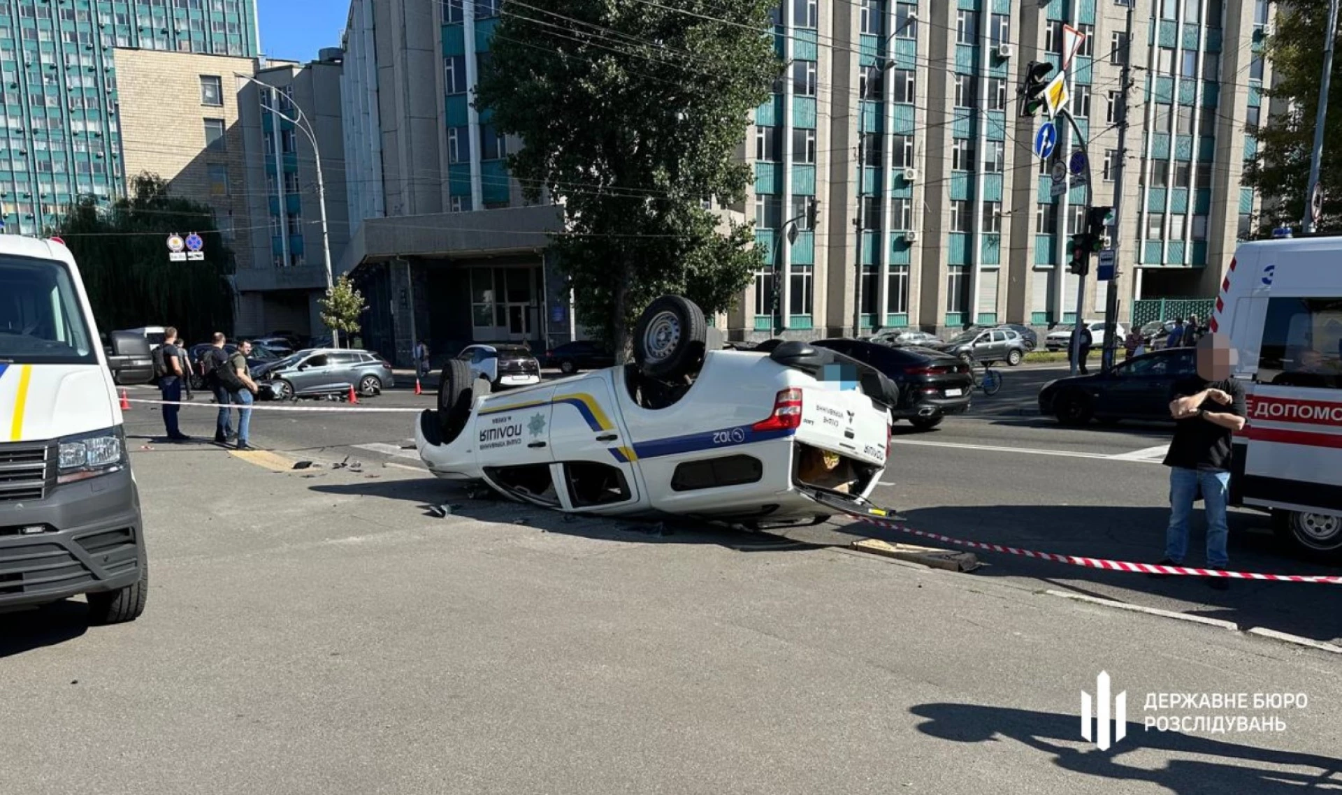 Поліцейський загинув у ДТП в Києві: автівка перекинулась на дах