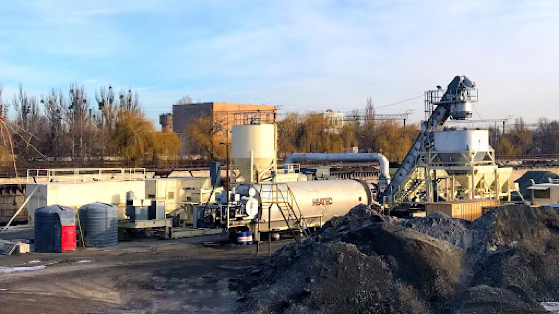 Діяльність асфальтобенного заводу у Києві визнали незаконною