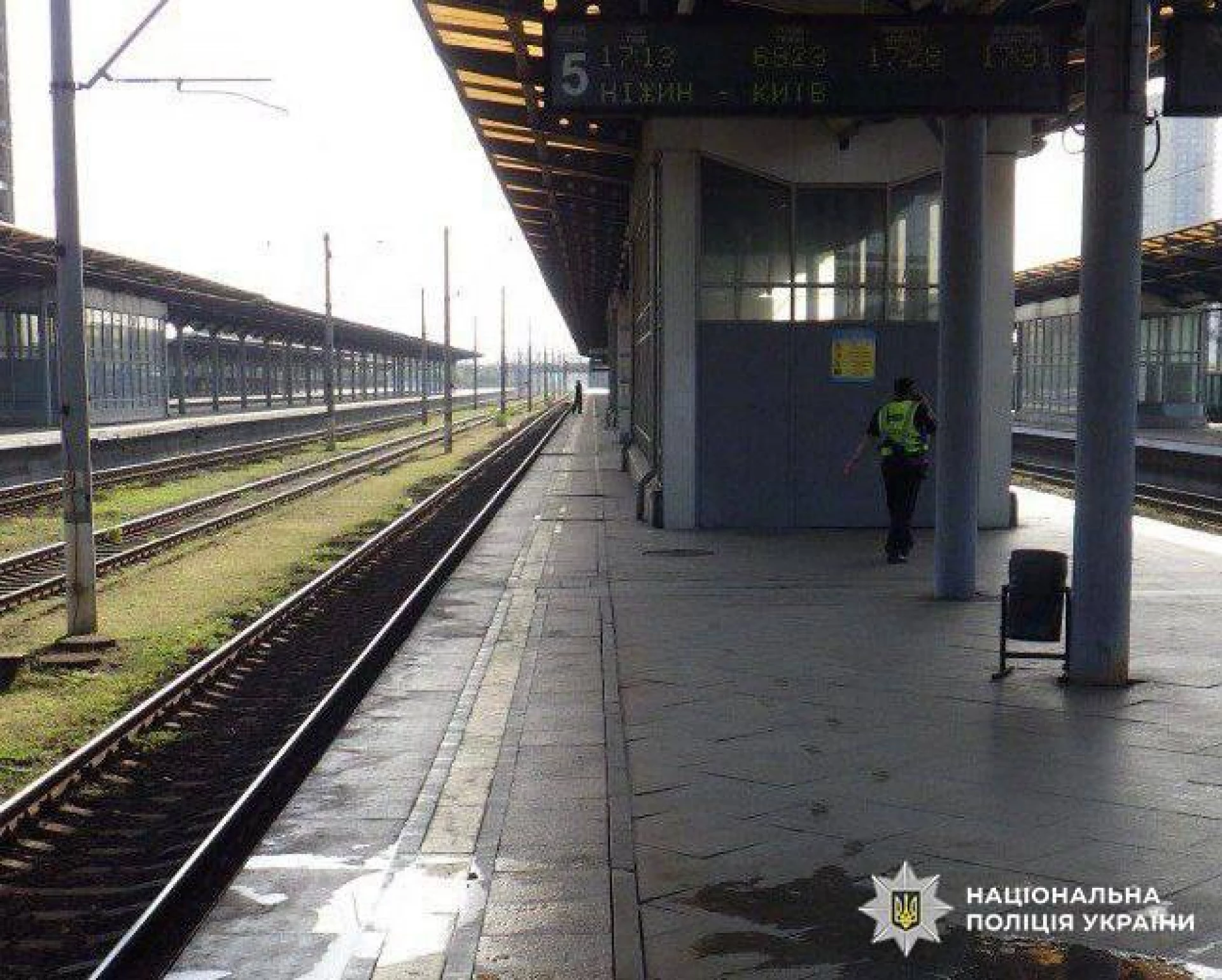 У Києві помер чоловік, який отримав ураження струмом, забравшись на дах електрички
