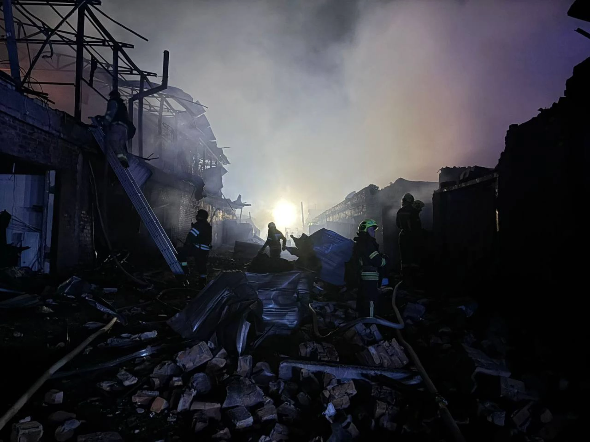 У Білій Церкві пошкоджено будинки, школу та гаражі. Один чоловік загинув