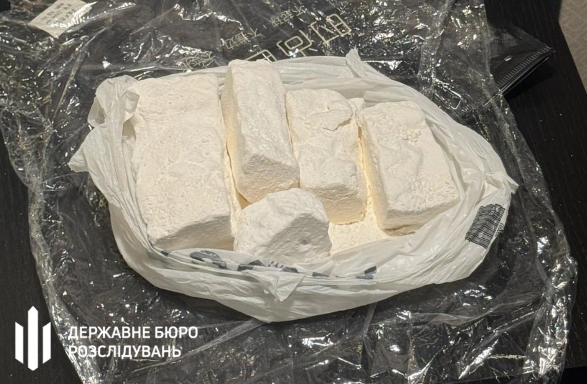 Судитимуть чоловіків, які ввозили кокаїн з Польщі під прикриттям правоохоронця