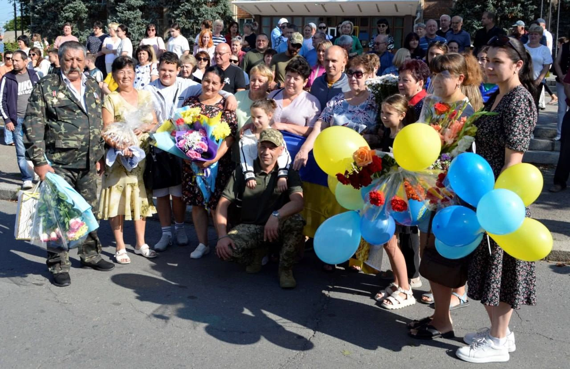 У Звенигородці урочисто зустріли військового, який повернувся з російської неволі