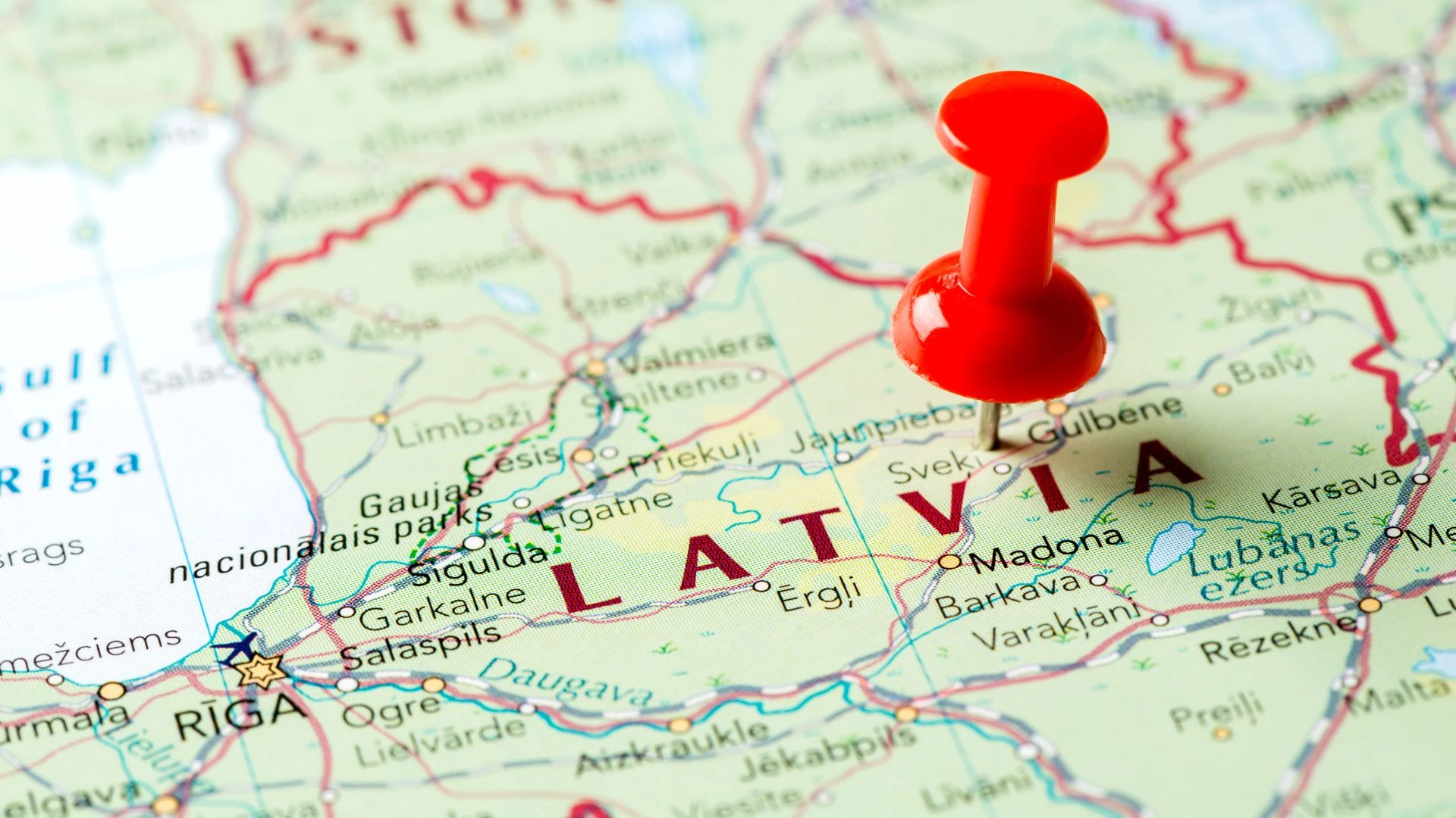 Латвія тимчасово блокує повітряний простір на сході та розглядає повне закриття кордону з РФ і Білоруссю