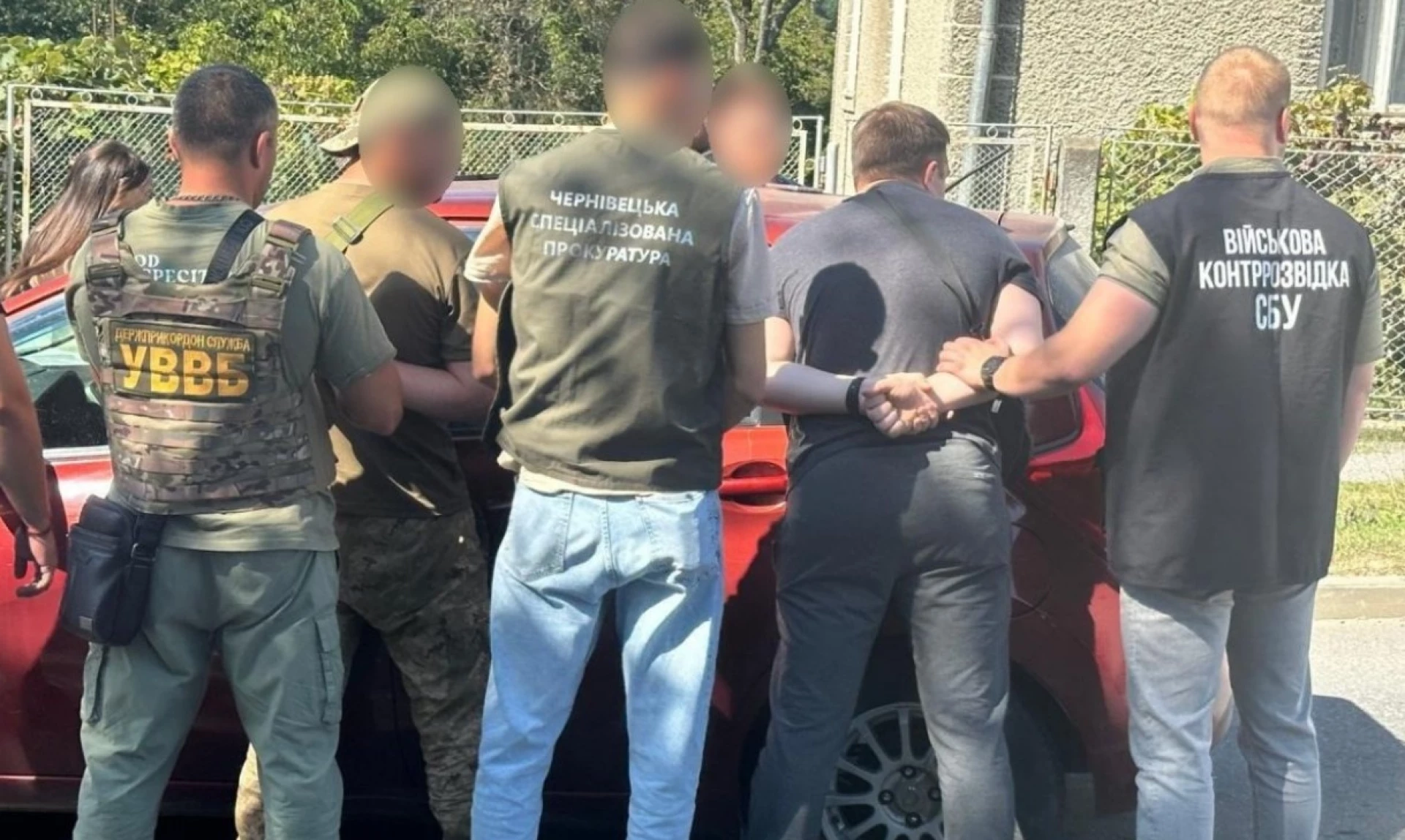 Працівники ТЦК обіцяли відправити за кордон за 8 тисяч євро