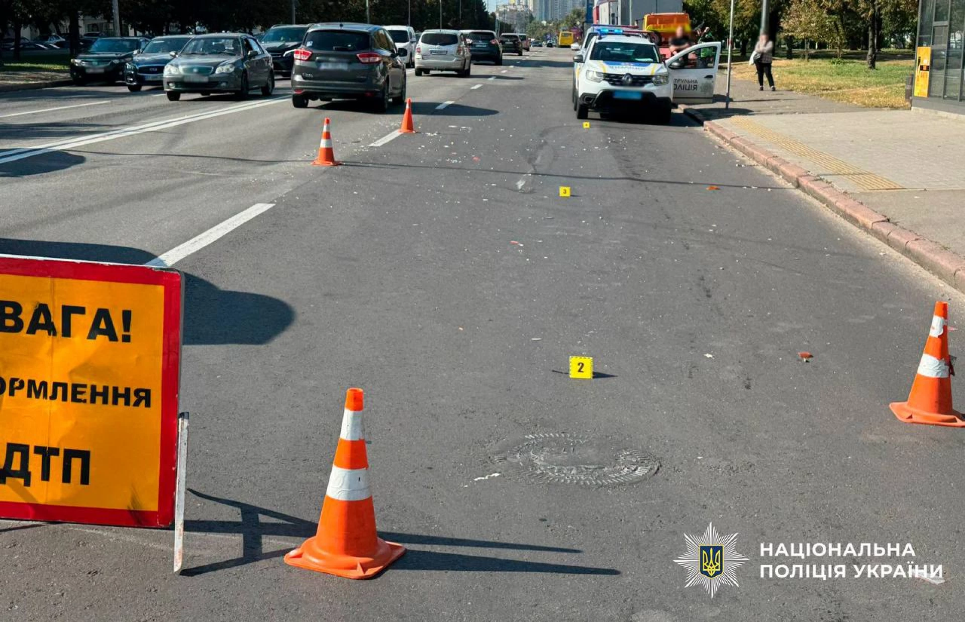 У Києві п’яна водійка збила військовослужбовицю та втекла з місця аварії