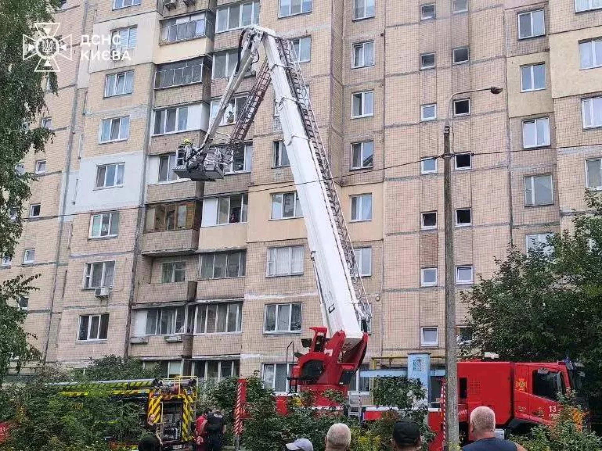 У Деснянському районі Києва загорівся сміттєпровід, евакуювали 5 осіб