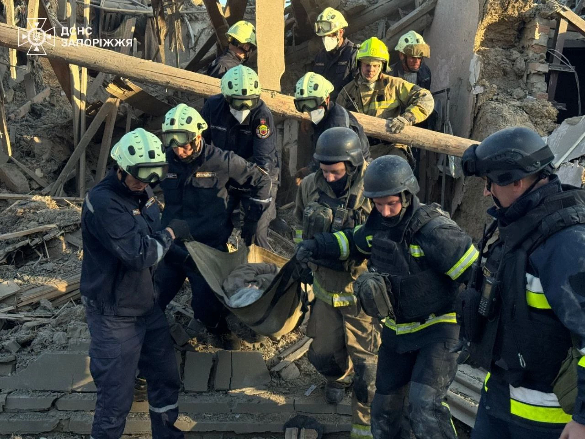 Зросла кількість загиблих у Запоріжжі внаслідок удару бомб