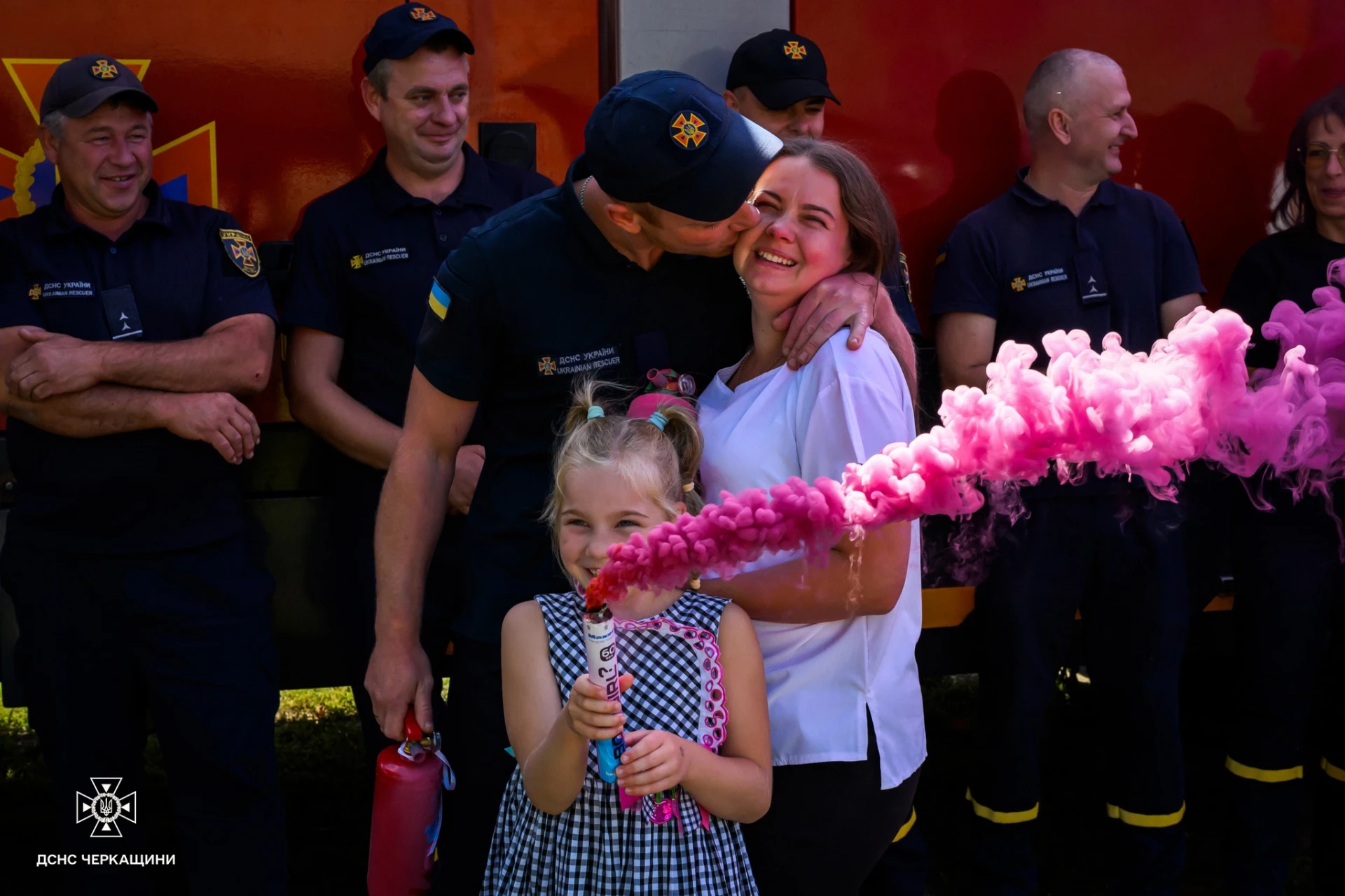 На Черкащині родина-рятувальників влаштувала епічну гендер паті