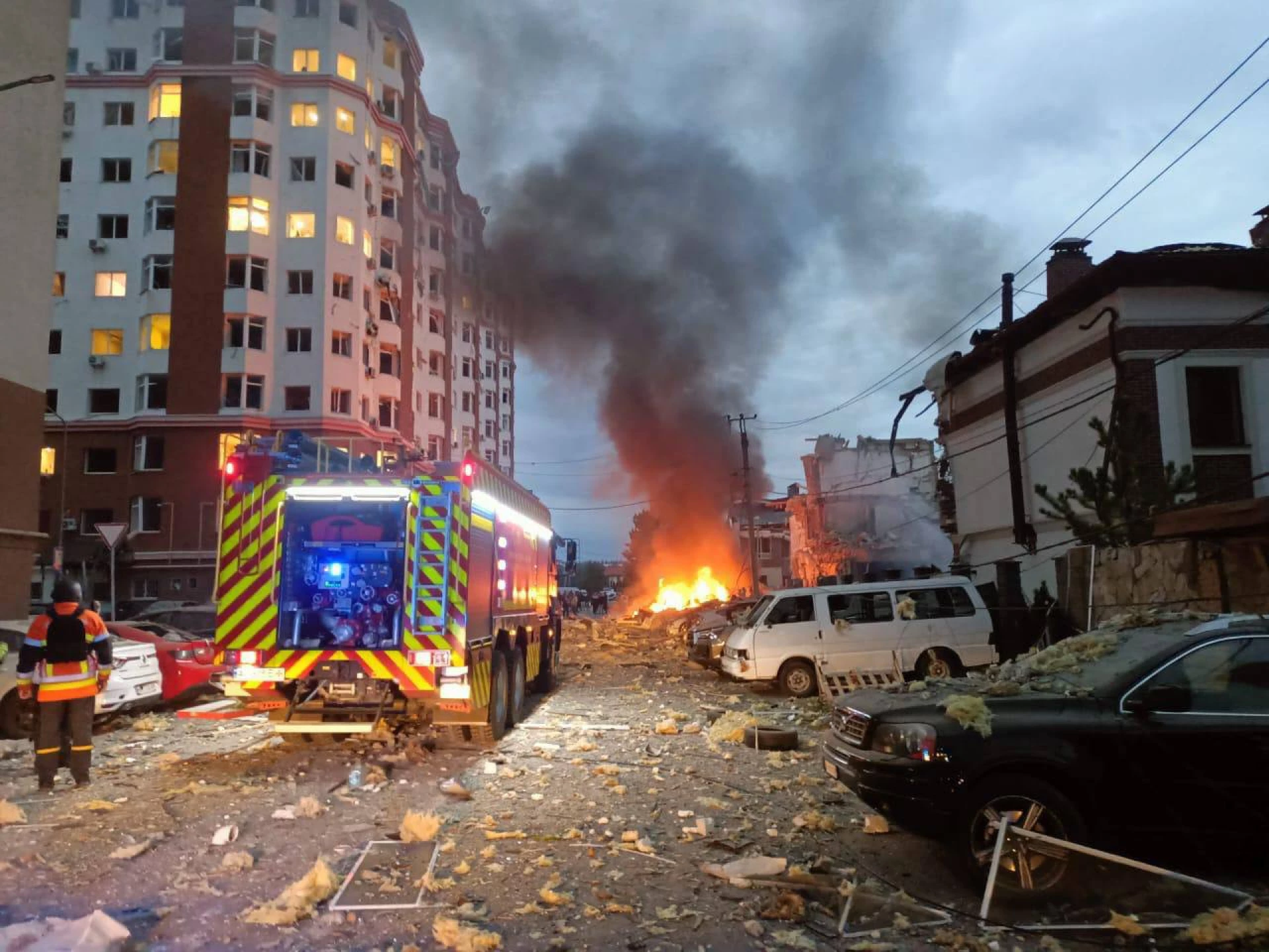 На Київщині постраждали 27 людей: ворог атакував область ракетами та дронами