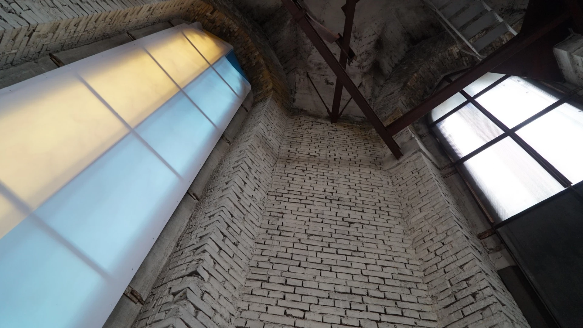 Парафія костелу св. Миколая самотужки закрила дах і вікна святині. МКСК не допомогло