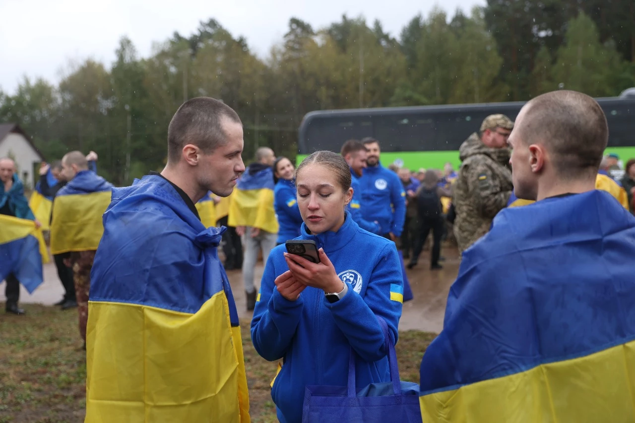 Україна повернула 185 військових та 20 цивільних громадян