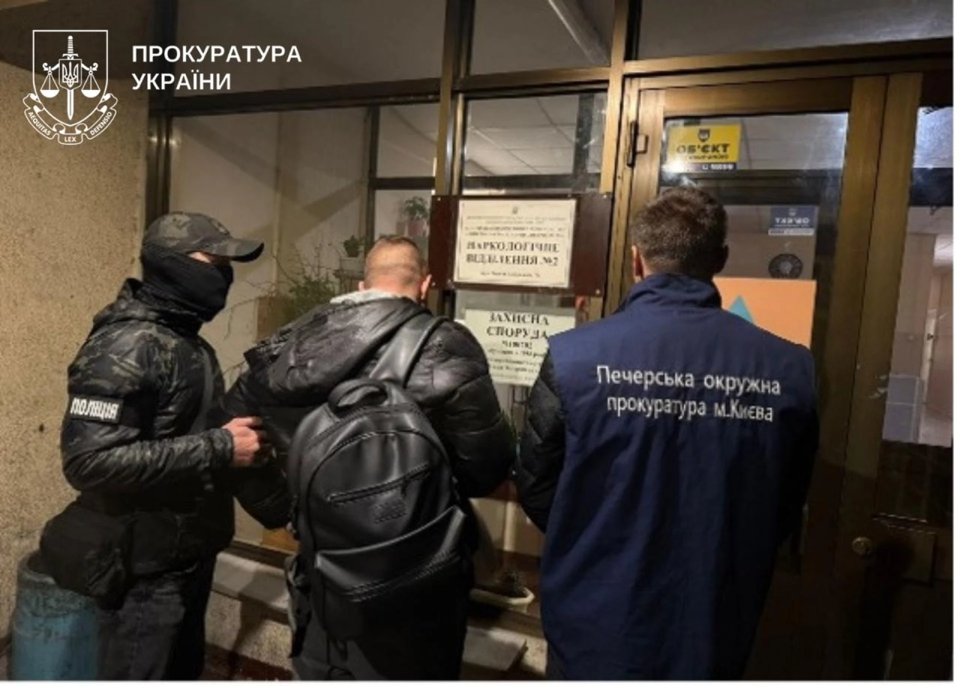 У столиці затримали лікаря-нарколога, який за 1000 доларів підробляв медвисновки для водіїв