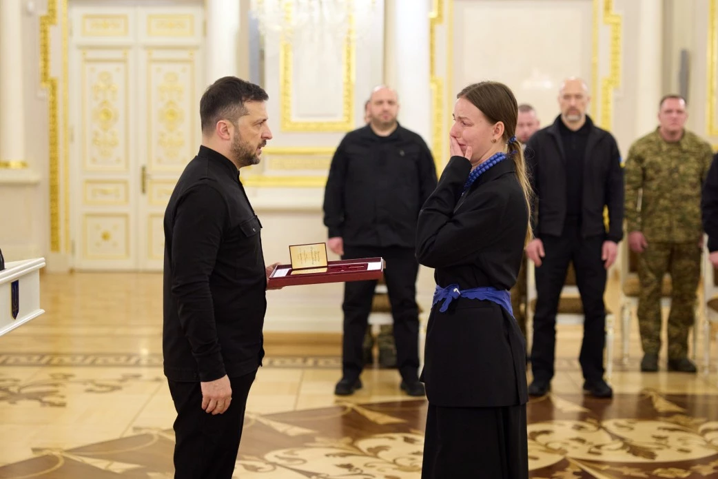 Зеленський вручив військовим ордени «Золота Зірка» та передав нагороди рідним загиблих Героїв