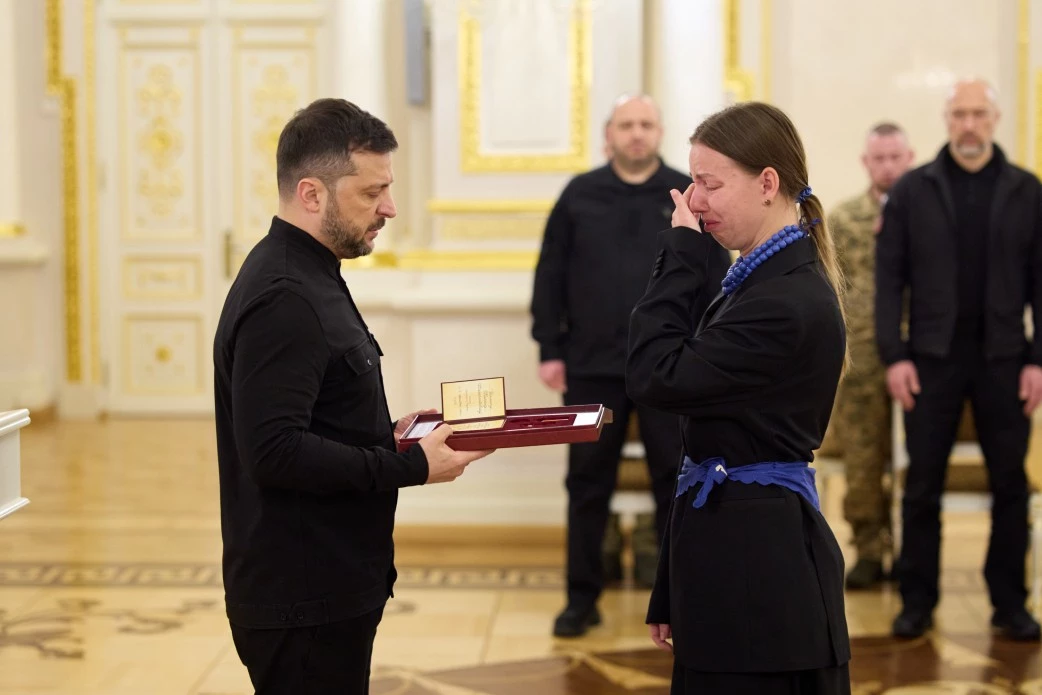 Зеленський вручив військовим ордени «Золота Зірка» та передав нагороди рідним загиблих Героїв