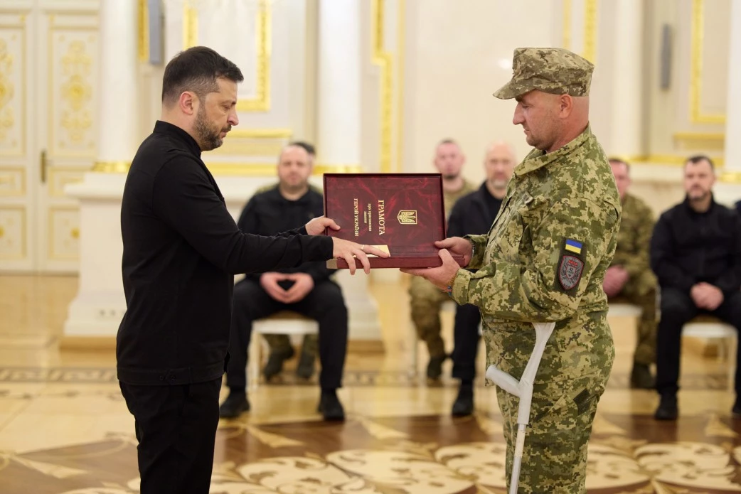 Зеленський вручив військовим ордени «Золота Зірка» та передав нагороди рідним загиблих Героїв