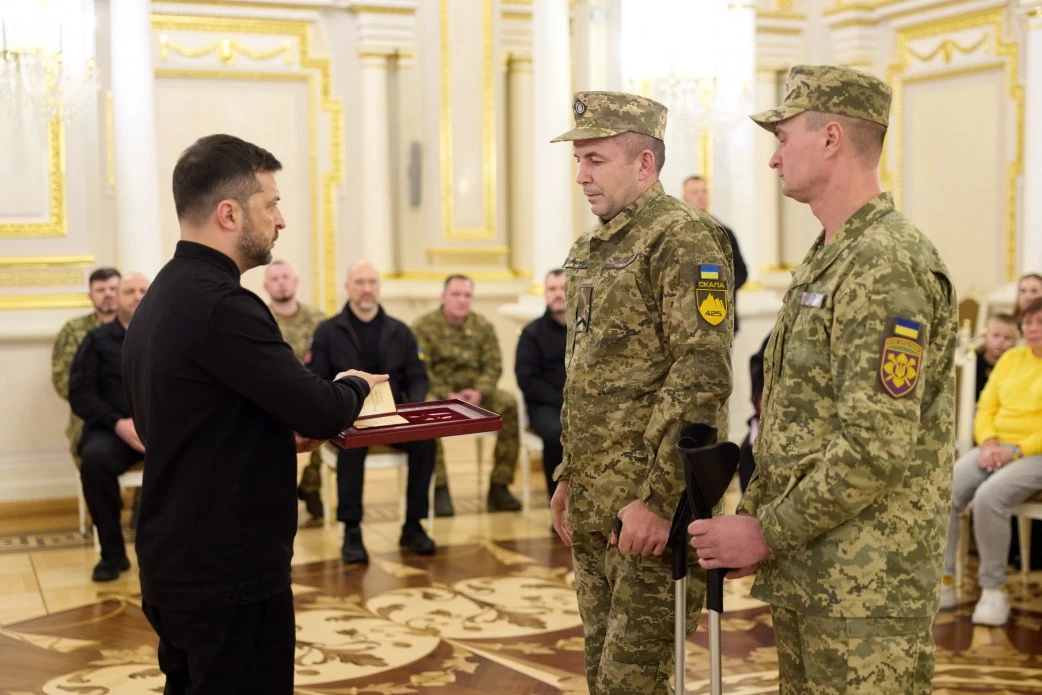 Зеленський вручив військовим ордени «Золота Зірка» та передав нагороди рідним загиблих Героїв