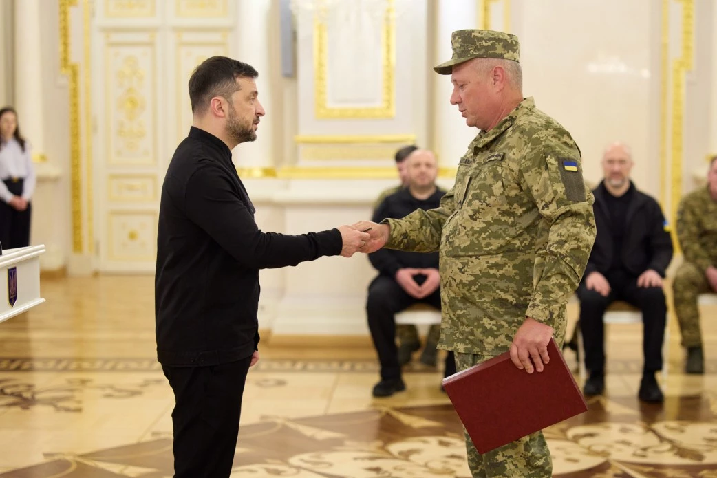 Зеленський вручив військовим ордени «Золота Зірка» та передав нагороди рідним загиблих Героїв