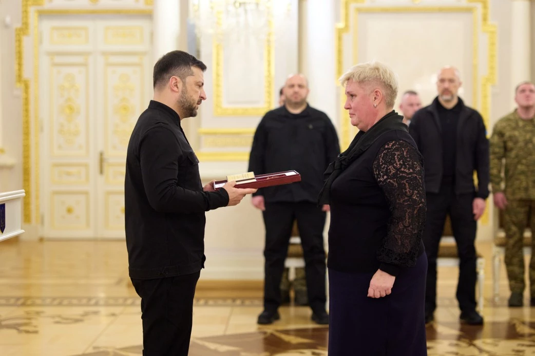 Зеленський вручив військовим ордени «Золота Зірка» та передав нагороди рідним загиблих Героїв