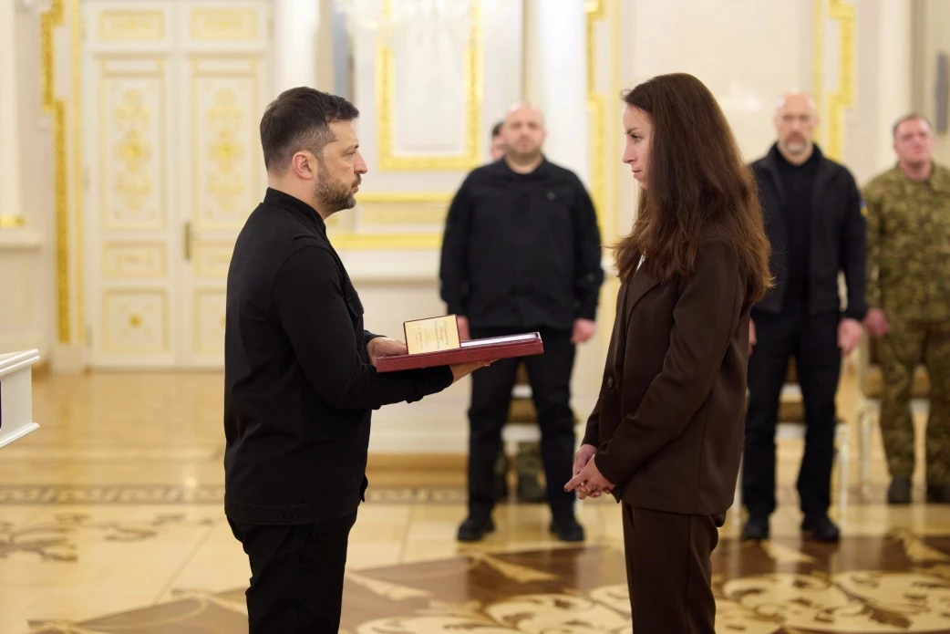 Зеленський вручив військовим ордени «Золота Зірка» та передав нагороди рідним загиблих Героїв
