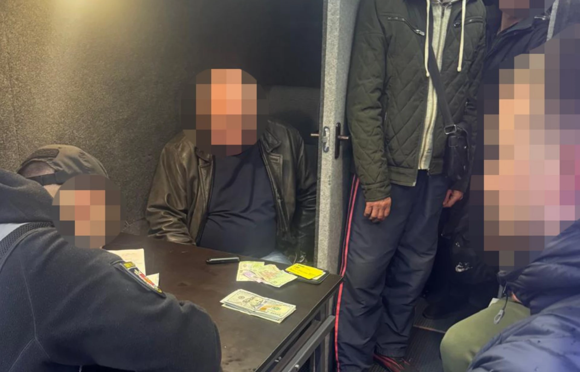 Двоє посадовців ТЦК вимагали хабар від ветерана війни