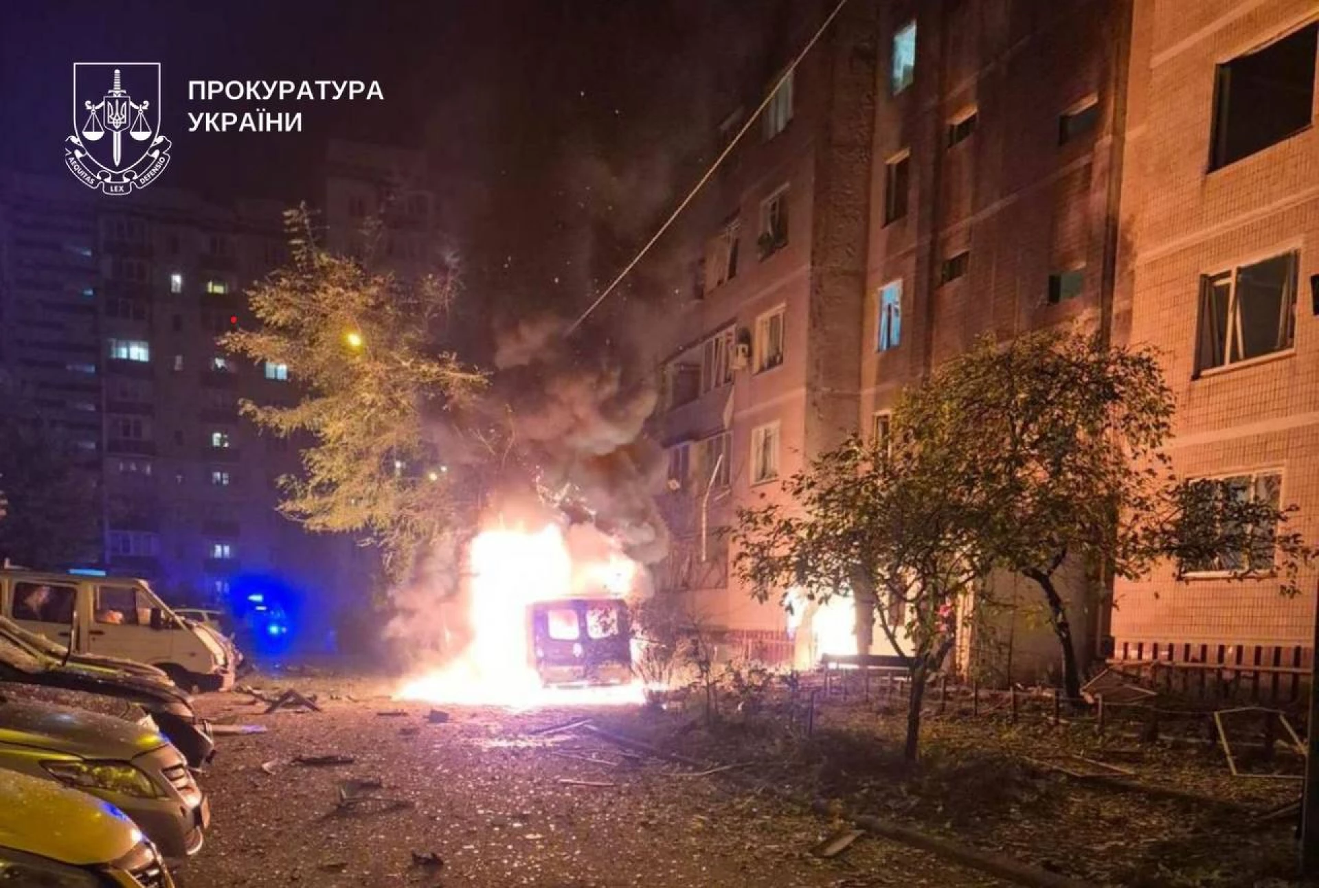 Двоє загиблих, 21 постраждалий: прокуратура розслідує воєнний злочин рф у Києві