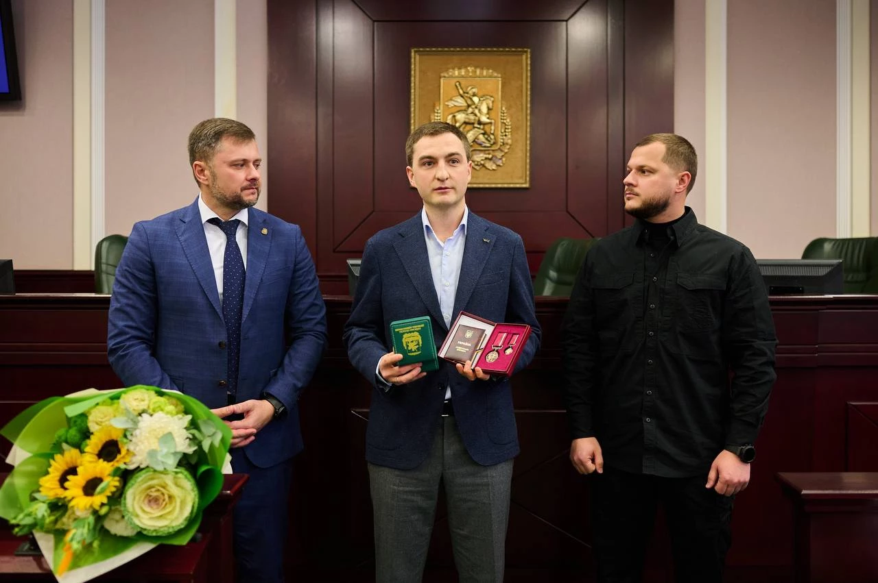 Калашник вручив нагороди «Київська земля — вільна земля» захисникам і громадським діячам області