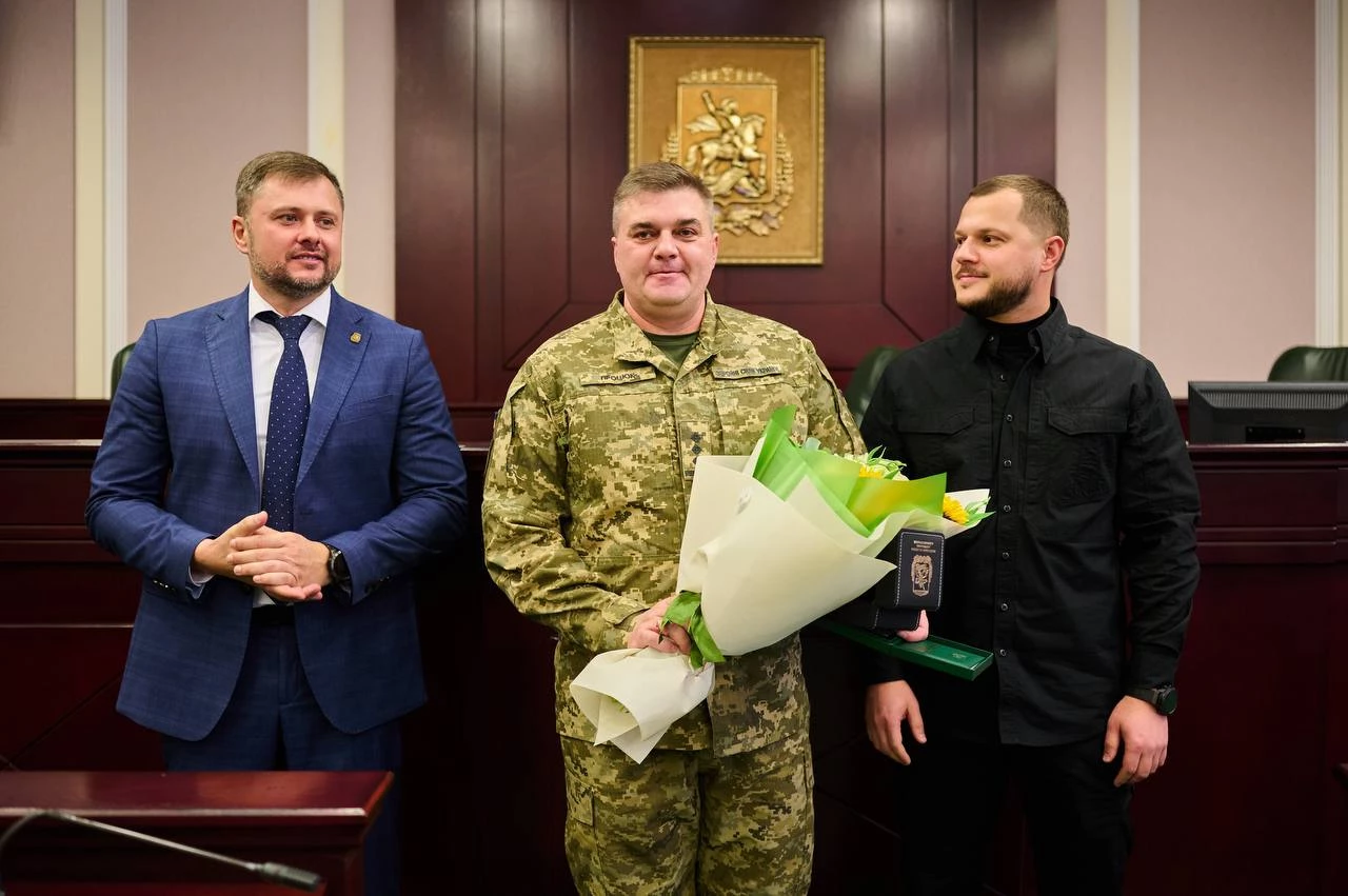 Калашник вручив нагороди «Київська земля — вільна земля» захисникам і громадським діячам області