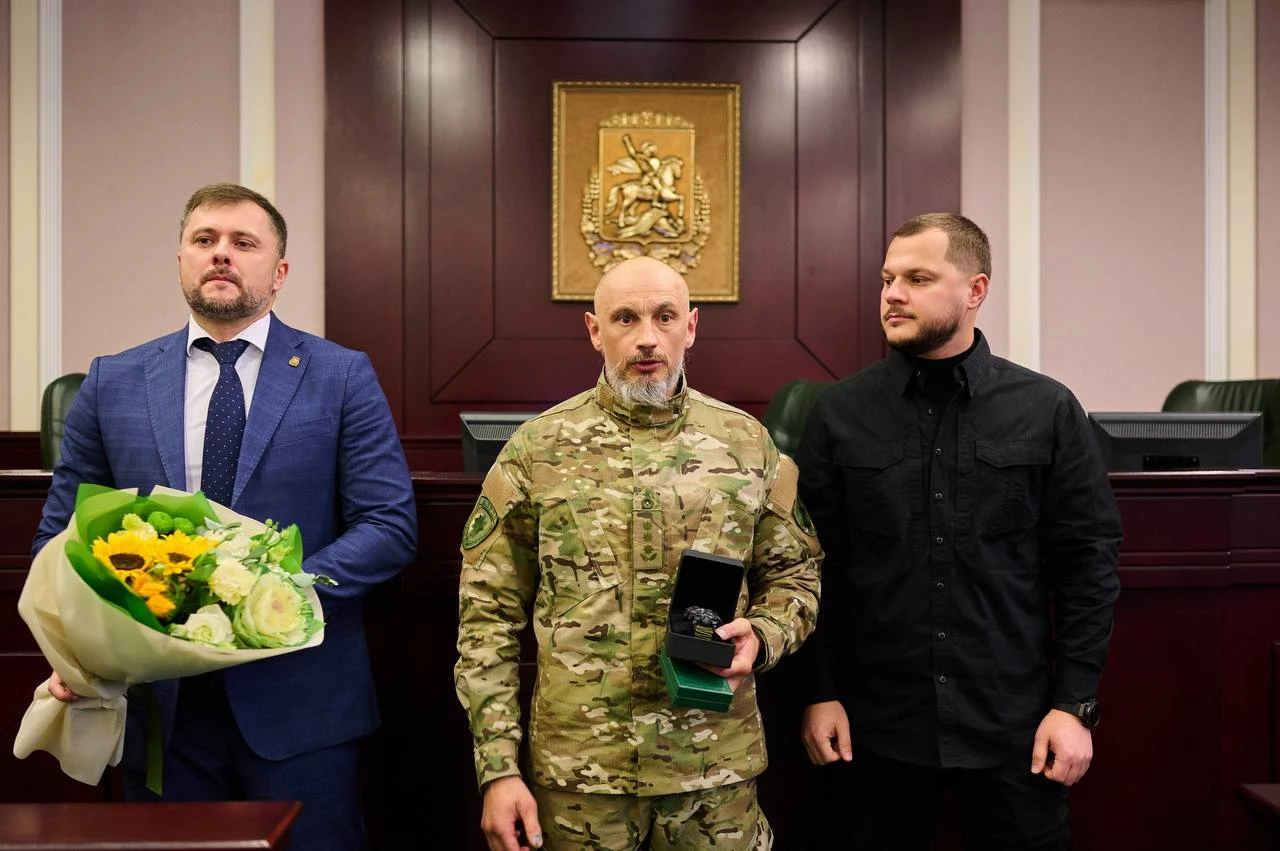 Калашник вручив нагороди «Київська земля — вільна земля» захисникам і громадським діячам області