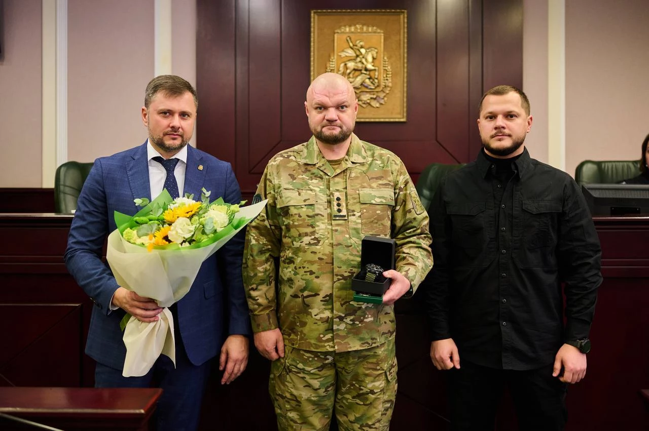 Калашник вручив нагороди «Київська земля — вільна земля» захисникам і громадським діячам області