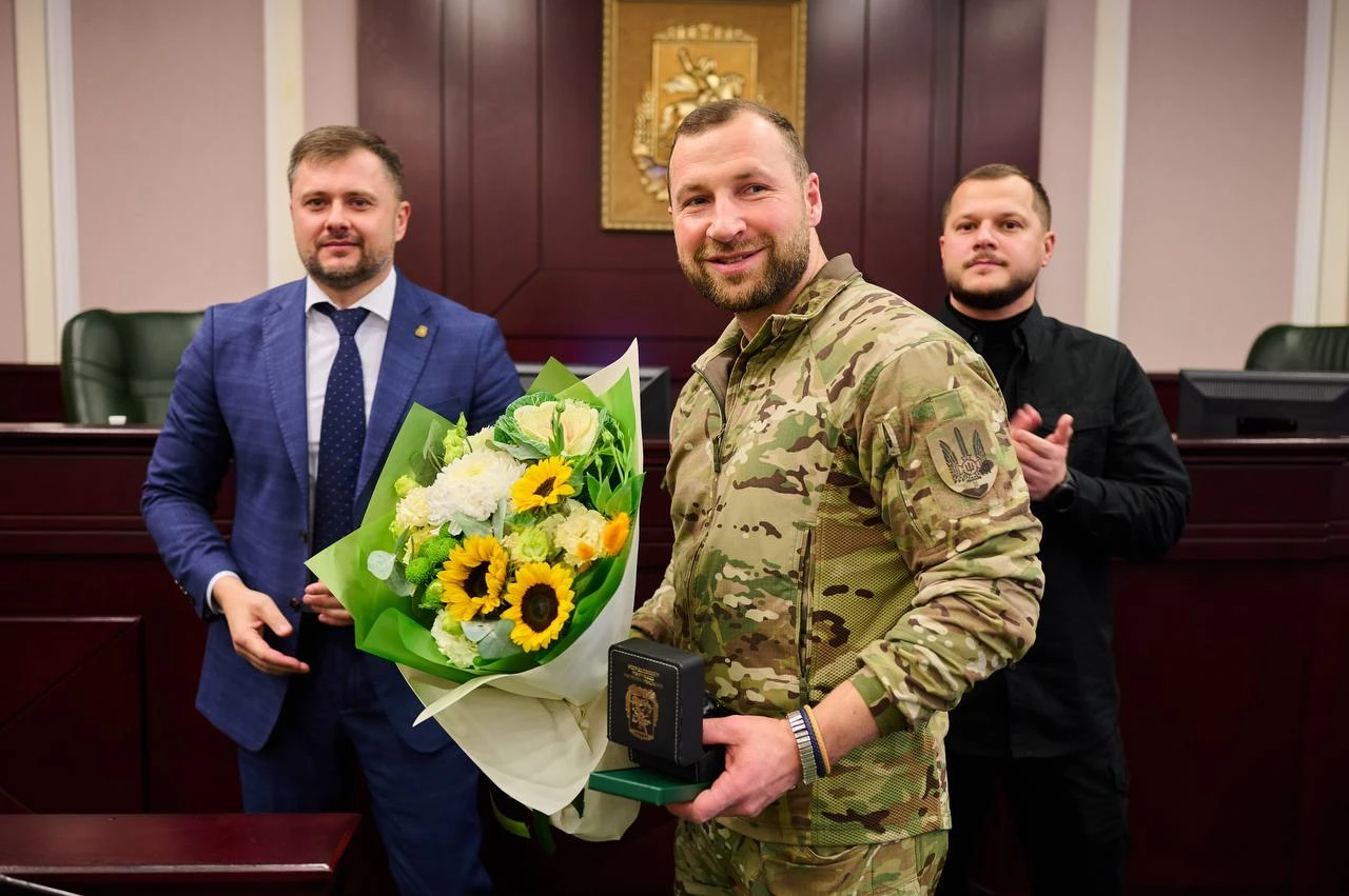 Калашник вручив нагороди «Київська земля — вільна земля» захисникам і громадським діячам області