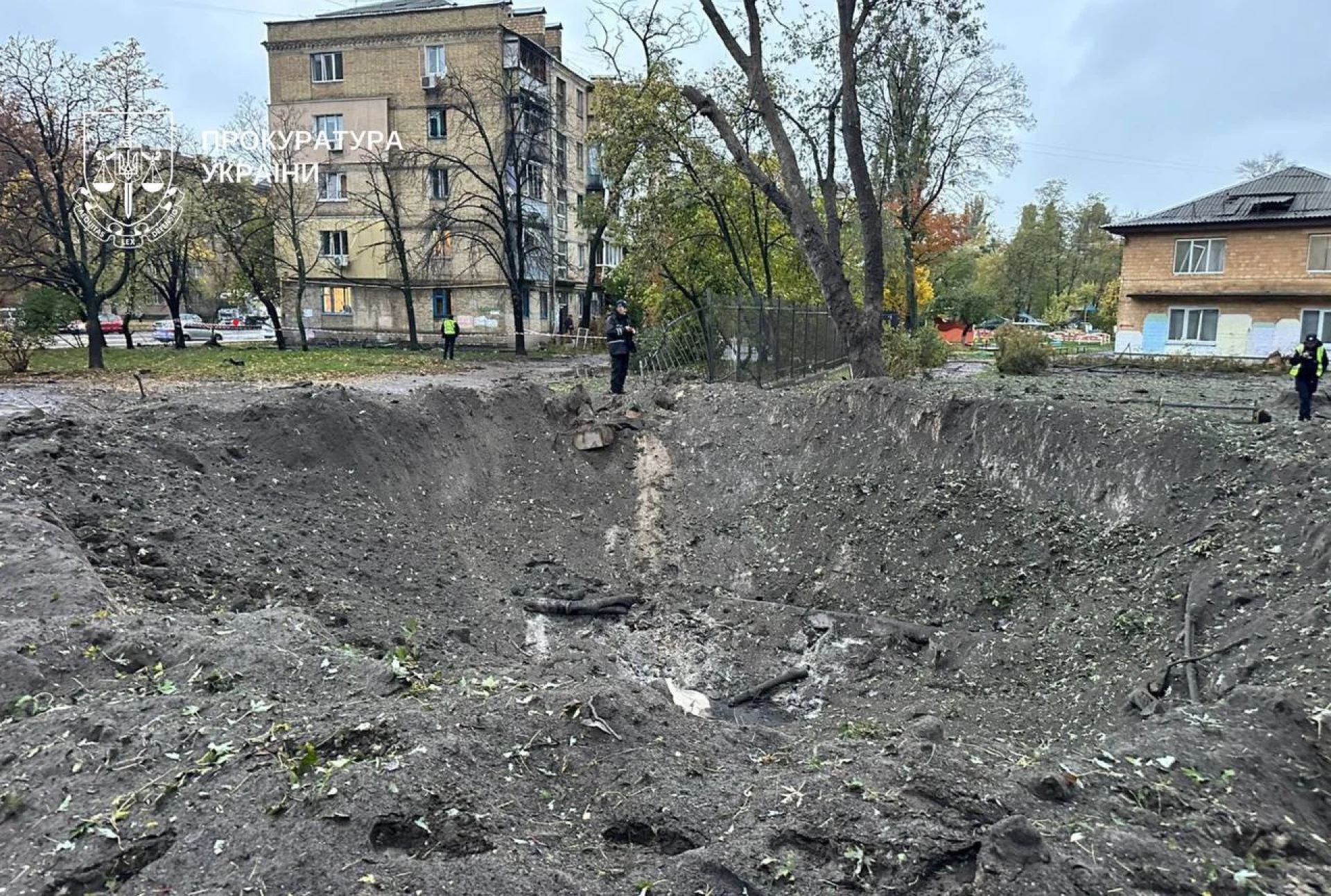 Один загиблий, дев’ять постраждалих: у Києві розпочали розслідування за фактом воєнного злочину