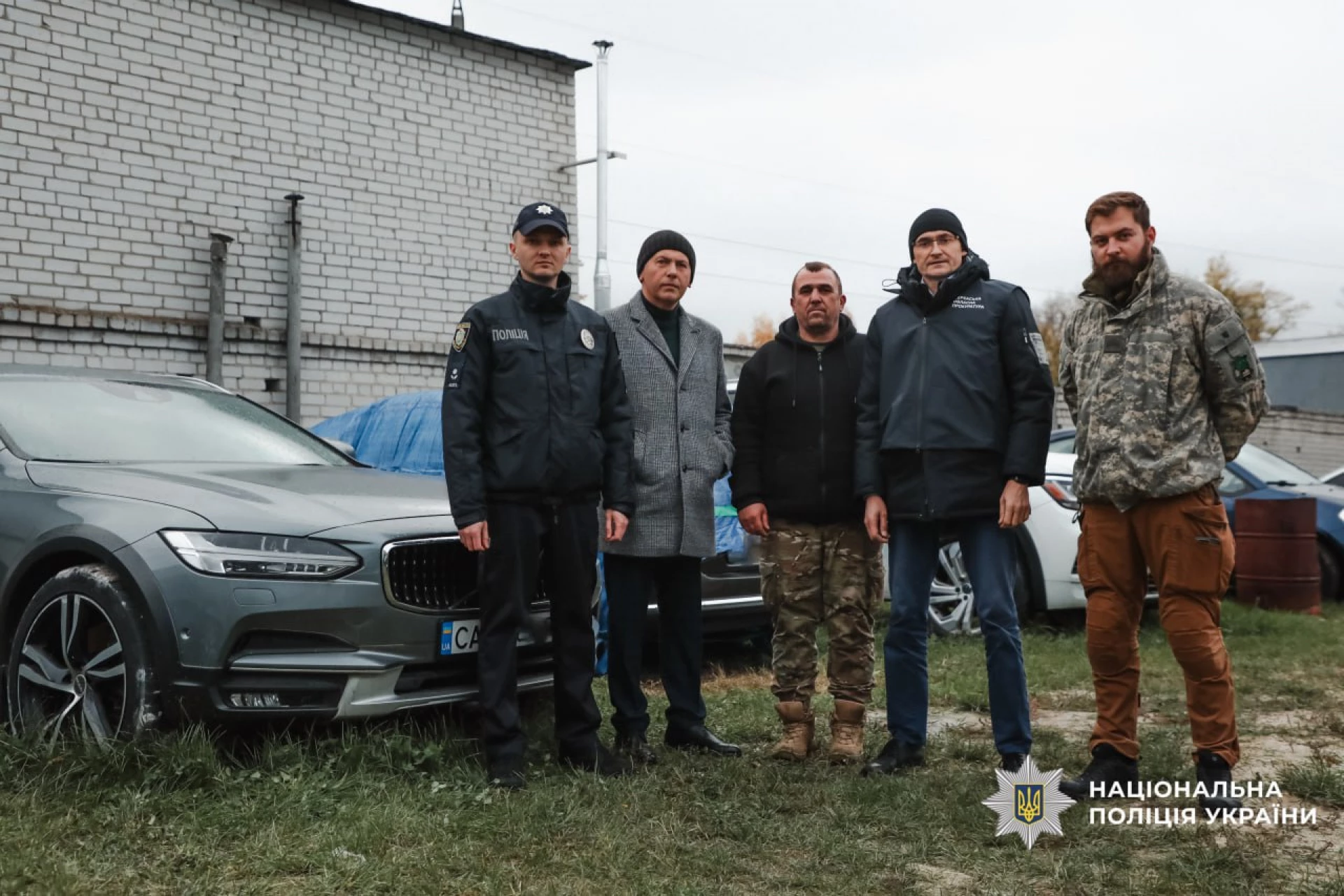 Черкаські поліцейські передали для ЗСУ 4 автомобілі
