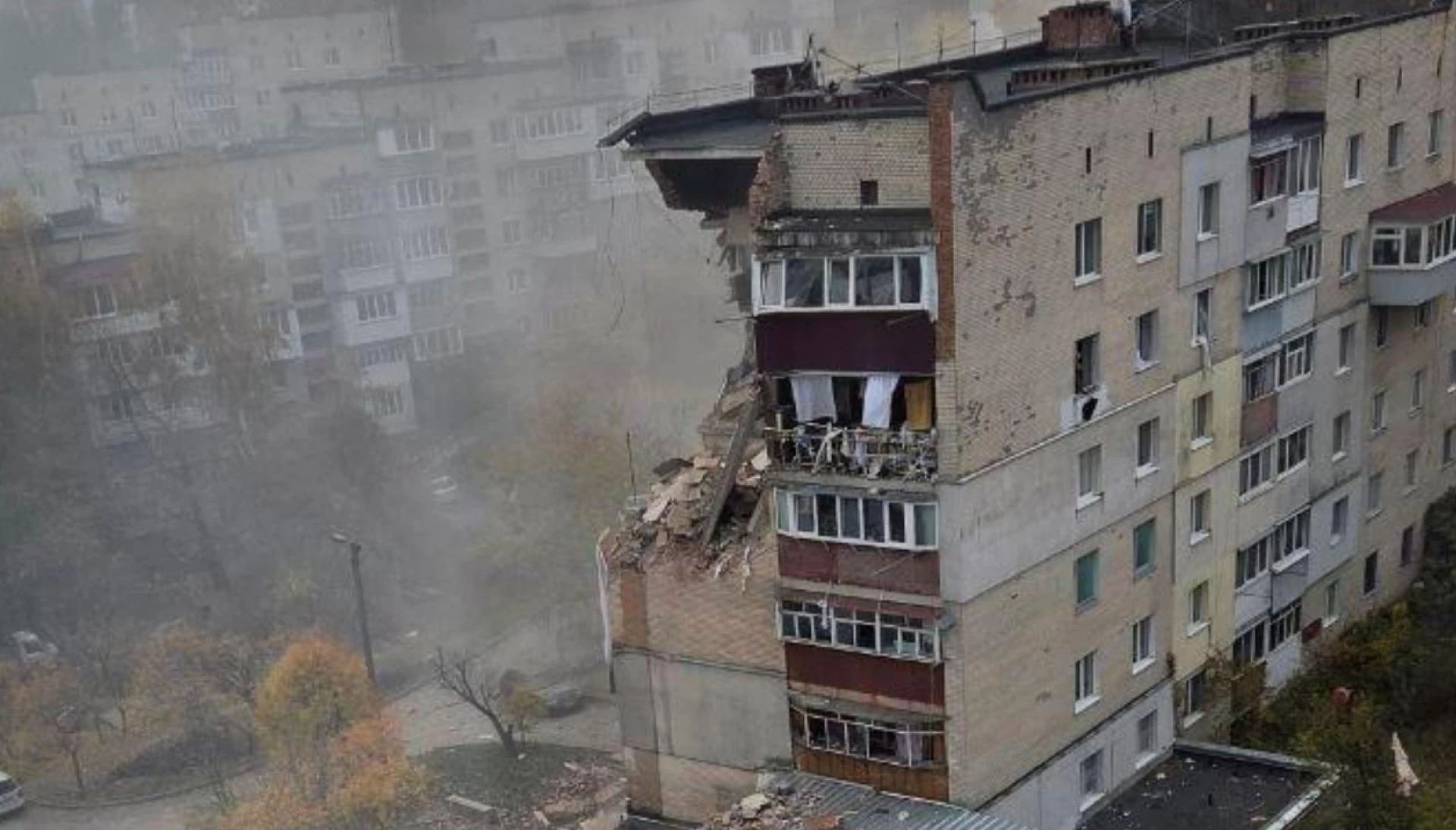 Вибух у Хмельницькому зруйнував частину багатоповерхівки
