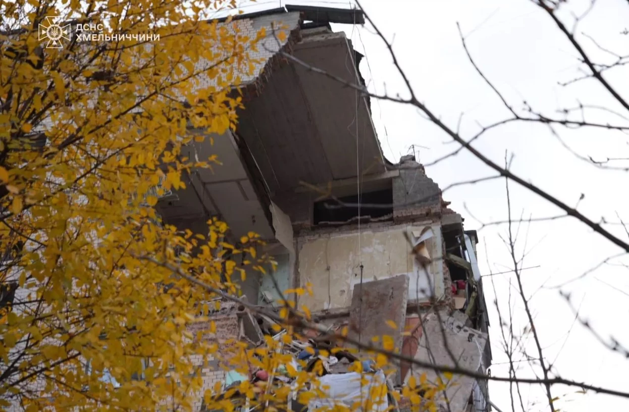 Вибух у Хмельницькому зруйнував частину багатоповерхівки