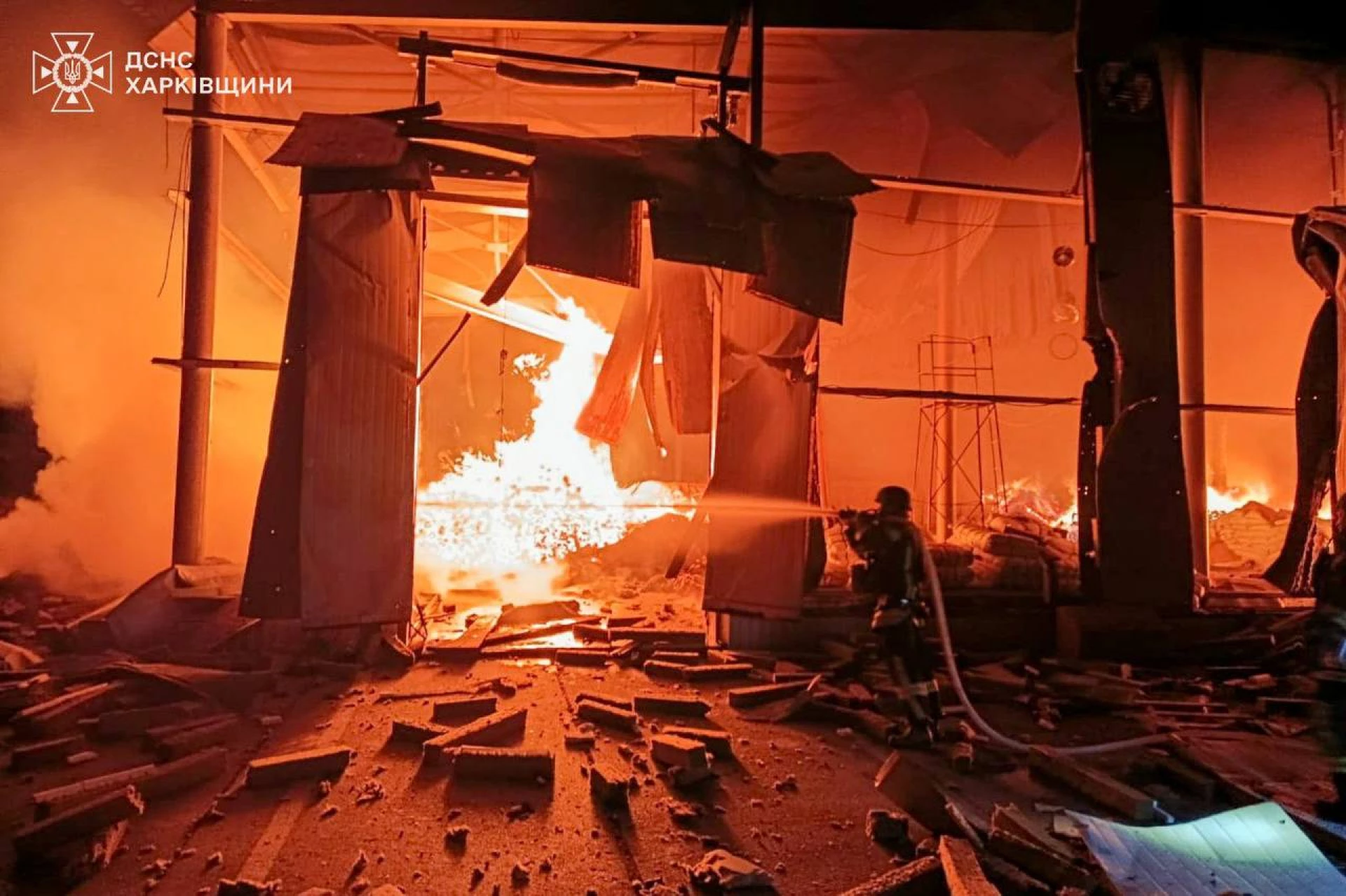 На Харківщині рятувальники ліквідували пожежі, спричинені ударами ворожих безпілотників