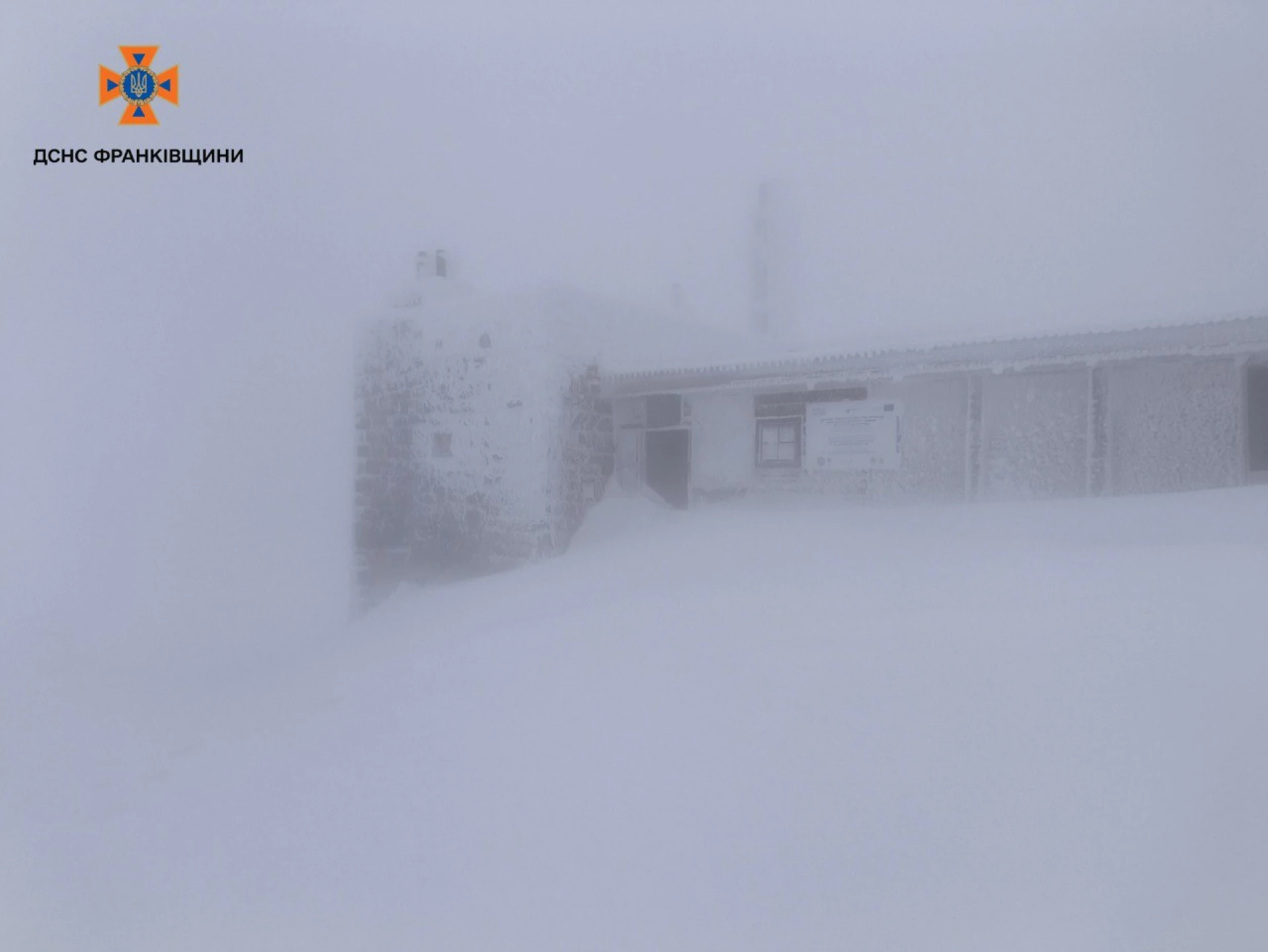 До 80 см снігу насипало на горі у Карпатах