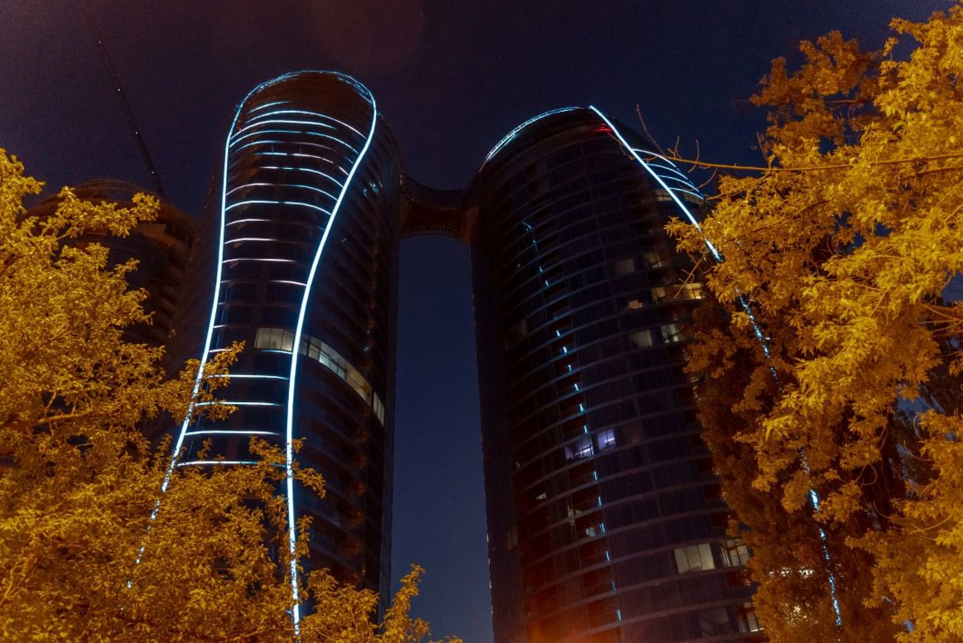 У Києві засвітили другу вежу футуристичного комплексу Taryan Towers