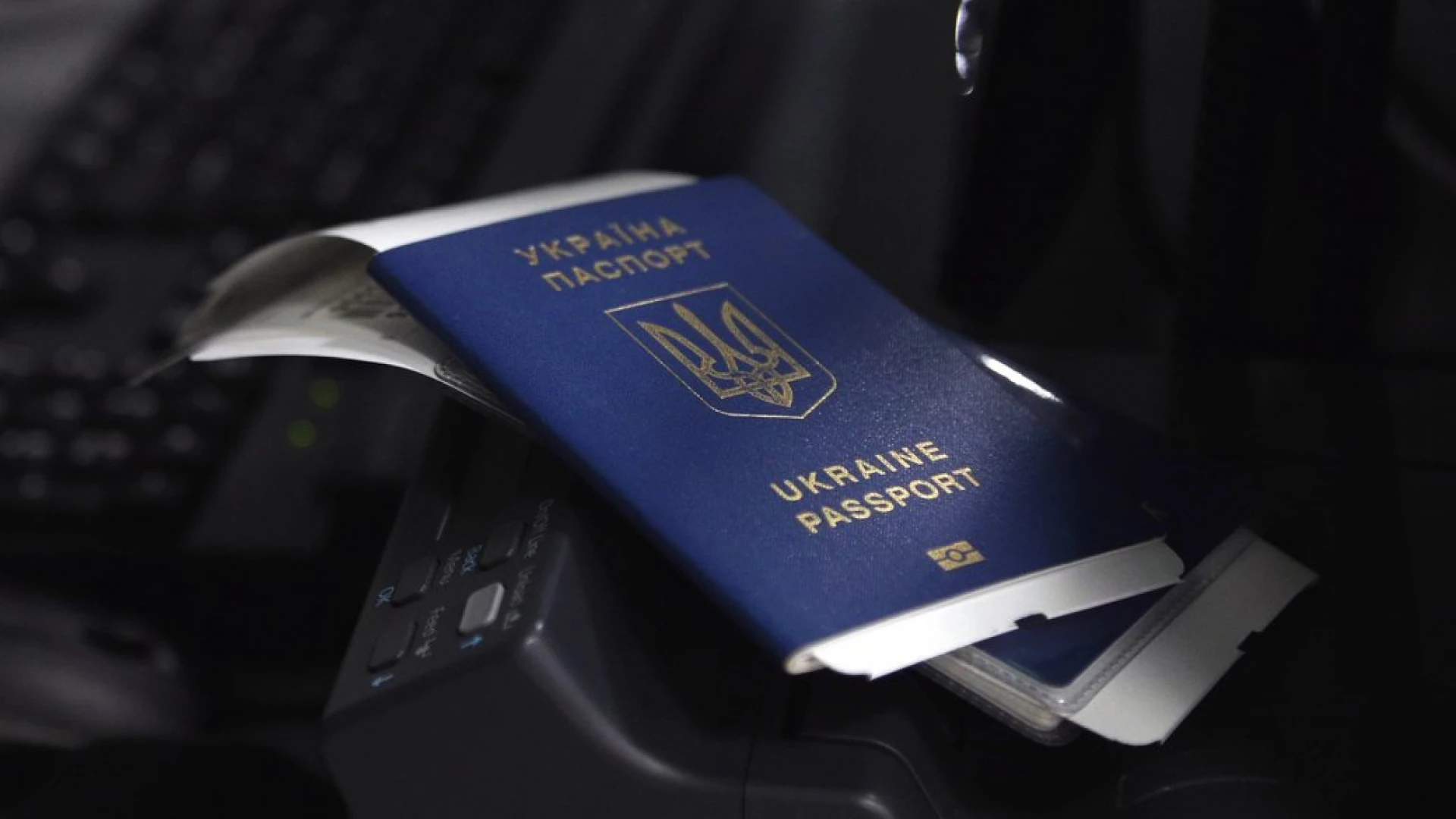 Україна скасувала продовження дії закордонних паспортів: що змінилося