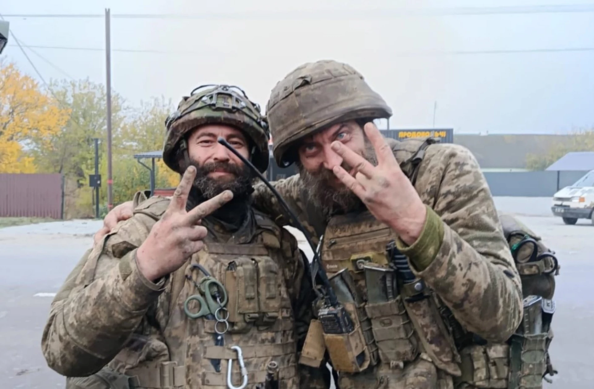 Зеленський відзначив «Хрестом бойових заслуг» двох захисників, які 165 діб тримали позицію на фронті